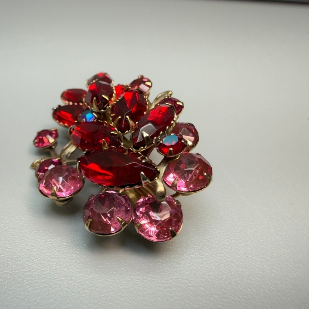 Vintage Red Pink Rhinestone Floral Brooch Gold Tone MCM Riveted Large Statement - Picture 4 of 8